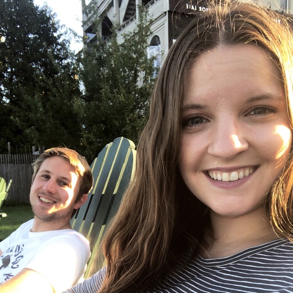 Meet your Posher, Lia - Picture 1 of 1